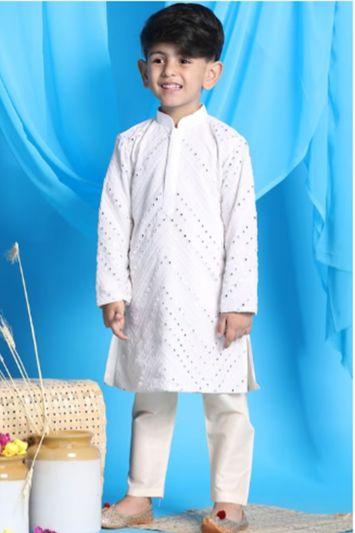 White Ethnic Motifs Kurta with Pyjamas