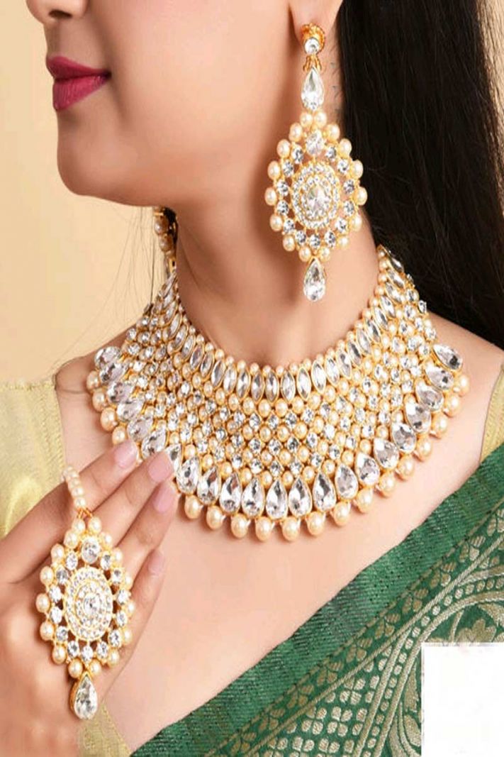 Ethnic Nacklace Set In Cream Color In Stone With Moti Work