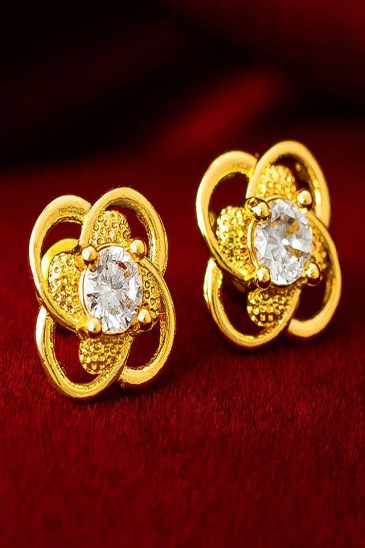 Gold Earing Set In Floral Stud Work For Karwa Chauth