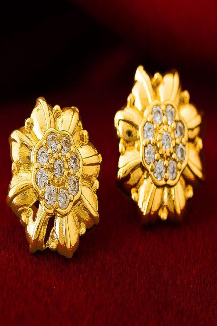 Gold Earing Set In Floral Stud Work For Wedding