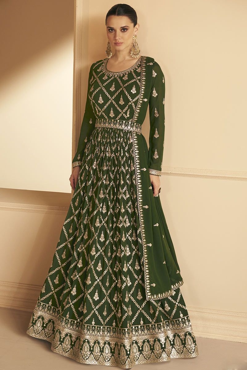 pakistani green Dress | Mehendi outfits, Pakistani bridal wear, Pakistani  fashion